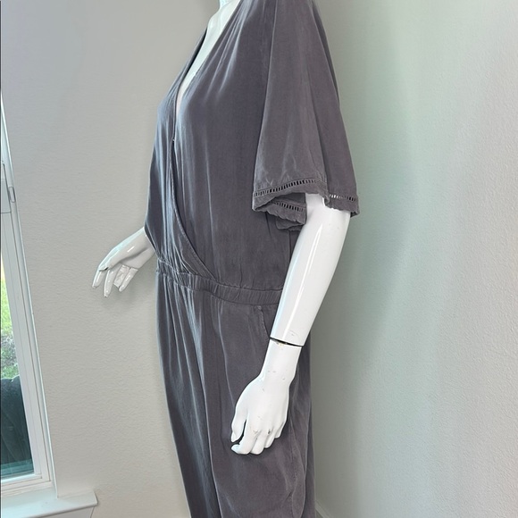 Cloth & Stone Gray Jumpsuit with V-Neck and Tapered Legs - Picture 7 of 16
